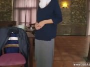 amateur wife sucking cock on the couch