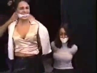 Bitch in shirt and jeans blows boyfriend and gets facialized