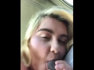 Elle se branle tous les soirs devant un porno !