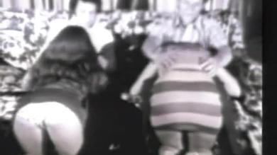 Retro foursome: intense double dick sucking done the vintage porn way