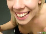 webcam girl with bed room eyes